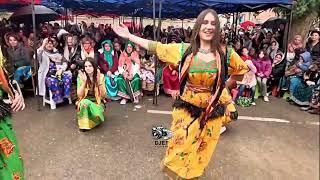 Dance folklorique par les braves filles du village Ahrik