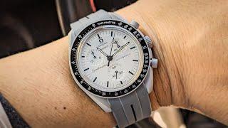 Watch U Strappin'?! Ep. 489 - Omega x Swatch Speedmaster MoonSwatch 1965 on grey/black rubber strap