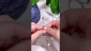 Knitting DIY | How to join a contrasting colour #knitting #diy #yarn #howto