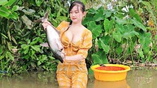 Lội sông lớn Trúc Phương mò hang bắt cá và cái kết | TNTP T233 - Fishing in caves on big rivers