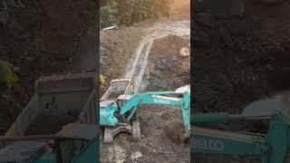 cat320D3 vs KOBELCO 220 Excavators