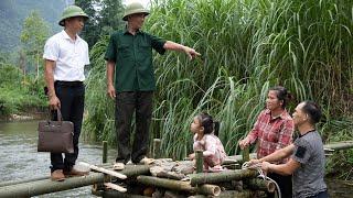 Single mother builds bamboo bridge across stream, surprised to see mayor visit police husband
