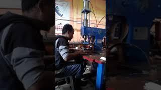 Proses embos kulit/lapis kulit jok motor merk BLACK RAIDER