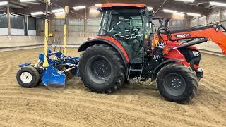 Kubota M 4073 mit AP Lasergrader beim Reithalle Leveln AGUTRA GmbH