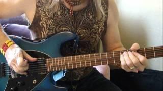 Steve Morse explains how to play Smoke On The Water properly