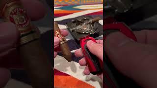  SMOKING A DELICIOUS ARTURO FUENTE HEMINGWAY CIGAR ON A COOL FRIDAY NIGHT! #Cigar #asmr #cigars