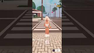 Graba un tiktok conmigo!#berry #berryavenueroleplay #berryavenueoutfits #berry #berryhouse