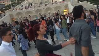 Armenian dance in Yerevan  Армянский танец в Ереване