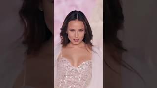 Le Defilé Paris Fashion week 2024 - Larissa Manoela desfilando para L'oréal Paris