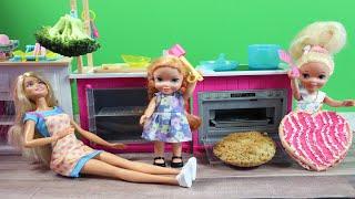 Barbie's MAGICAL Kitchen: Elsa and Anna Toddlers' GIANT Dancing Food Adventure