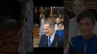 how cute is sofía's behavior #infanta_sofía #royalfamily #spain #infantasofia