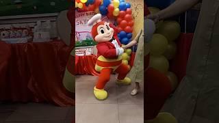 Jollibee dancing#shortsfeed #jollibee #jollibeebidaangsaya #jollibeeparty #saya #jollibeedance #shor