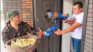 Nerf War 2020 | Старый ВЫГНАЛ  из ДОМА Лысую Бороду и ЛИШИЛ ДЕНЕГ. Nerf Brothers