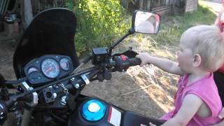 Racer Forester RC200LT. Дочь от Форика не отогнать. /Children on bikes.