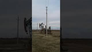 станок качалка падает (well pump jack falling)