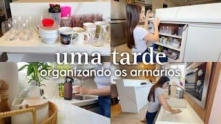 UMA TARDE COM ORGANIZAÇÃO dos armários da cozinha, limpei e destralhei muitos potes sem uso🫧