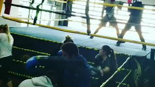 Escuela de boxeo básico (BOX REVOLUXION TIJUANA) ejercicio basico de defensa.