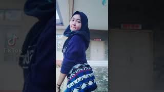 Tiktok jilbab SMA goyang bokong