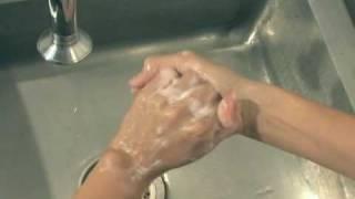 Práctica de lavado de manos con agua y jabón