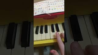 Korol i Shut - Kukla Kolduna on toy piano