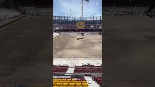 ️Comienzan a poner el césped en el Spotify Camp Nou. #youtubeshorts #futbol #funny #foryou