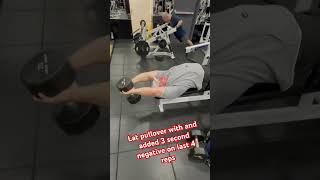 Dumbbell lat pullovers can really being your lats out, when done like this. #viral  #gym #short