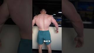 Want a thick, beastly upper back? Here’s what you should be focusing on. #traps #upperback #gymtips