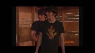 Drake and Josh stuck in a treehouse
