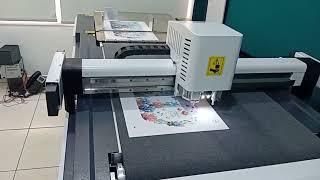 Flatbed cutter - Duplo PFi Blade B2 creasing and cutting invitations.