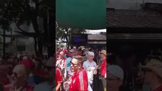 BAYERN MÜNCHEN FANS IN HOUSTON  Wir singen und tanzen auf jedem Fußballplatz,   ei