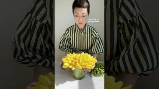 How to arrange 100 tulips #tulips #flowerarranging #spring #springflowers #rachelchofloral