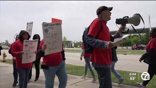 State employees picket over safety concerns at Oakland County MDHHS office