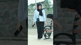 ukhti cantik manis lucu banget sandalnya hilang bikin ngakak hahaha
