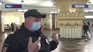 Полицейский спас упавшего на рельсы пассажира