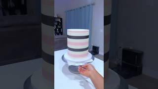 HOW TO CREATE 2-TONE BUTTERCREAM STRIPED CAKE #cakeshorts #cakedecorating #buttercream