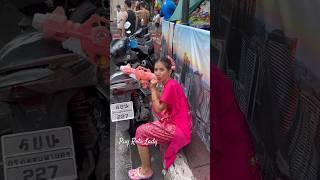 Fun water fights on Songkran Day - Thai Street Food #shorts