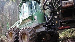 John Deere 1110D in action with big load [HD]