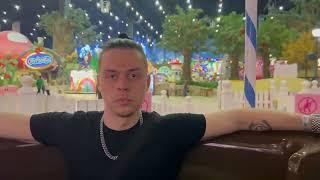ГОРИЛЛА И ПСИХОЛОГ УСТРОИЛИ БЕСЕДУ НА АТТРАКЦИОНАХ