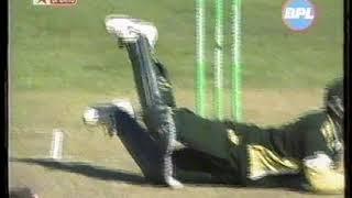 Moin Khan - LYING Down SIX (Amazing Shot) - 2001 Pakistan Vs New Zealand