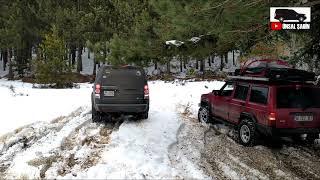 Discovery 4 vs Jeep cherokee. which one got through the top? (English Subtitled)