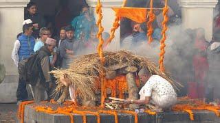 Nepal / Kathmandu / Cremation at Pashupatinath Temple