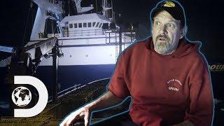 Captain Monte Narrowly Avoids Colliding With 15 Tonne Ship | Deadliest Catch