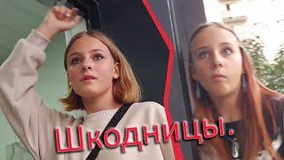 Стучат в к пожилым людям и убегают.