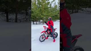 Будь здоров, расти большой #зима #мото #девушка #motovlog #enduro #питбайк