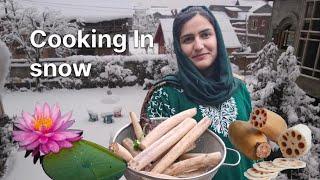 Kashmiri Lotus Stem Curry | Kamal ki Sabzi |Cooking In Snow | Kashmiri Yakhni |