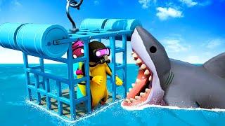 Shark Cage Dive Ends in DISASTER - Gang Beasts (Funny Moments)