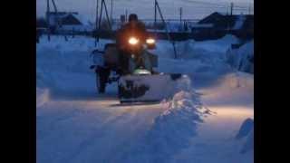 Муравей чистит снег _ Cleans snow scooter