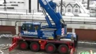 Terex Demag AC60 City - Kran bei der Montage von Raumcontainern