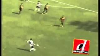 Erlan Mealla scores flying back-heel bicycle scorpion kick goal for Nacional Potosi