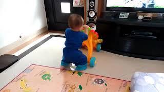 #46 Baby Momemo VLOG : Belajar Jalan